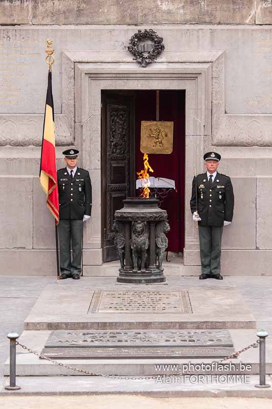 la flamme ravivée au soldat inconnu